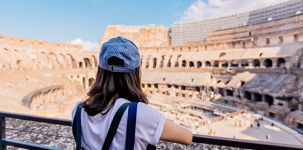 observando-coliseo-roma